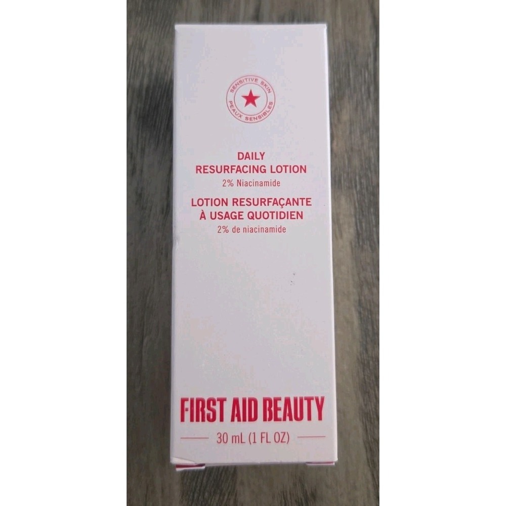 First Aid Beauty Lactic Acid Lotion 2% Niacinamide Resurfacing Moisturizer 30ml